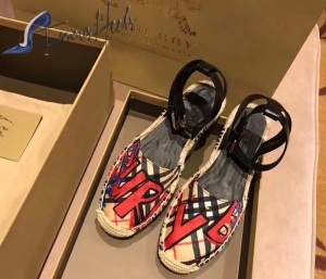 Burberry Flat 002